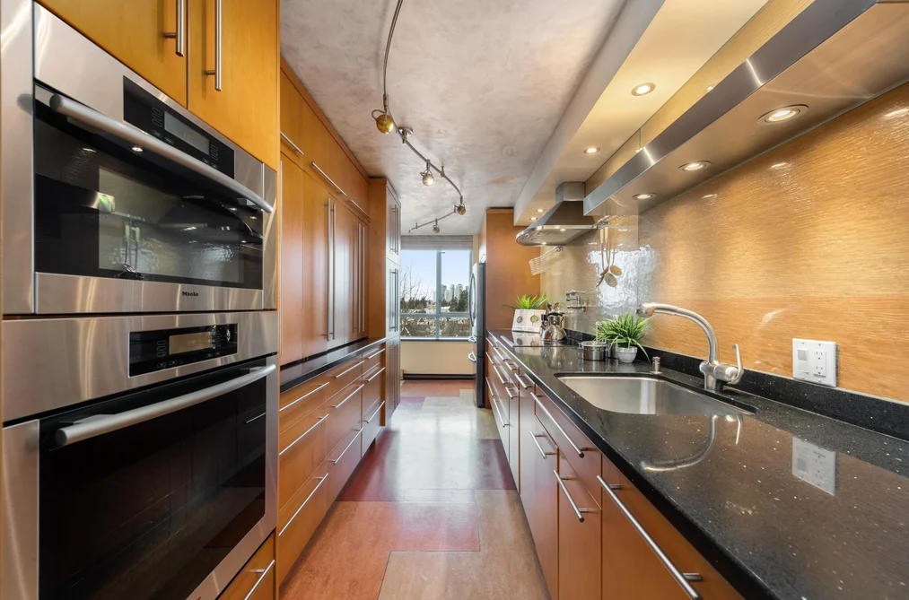 601 6622 SOUTHOAKS CRESCENT, Burnaby BC V5E 4K2, Burnaby BC — Residential for Sale - Photo 2