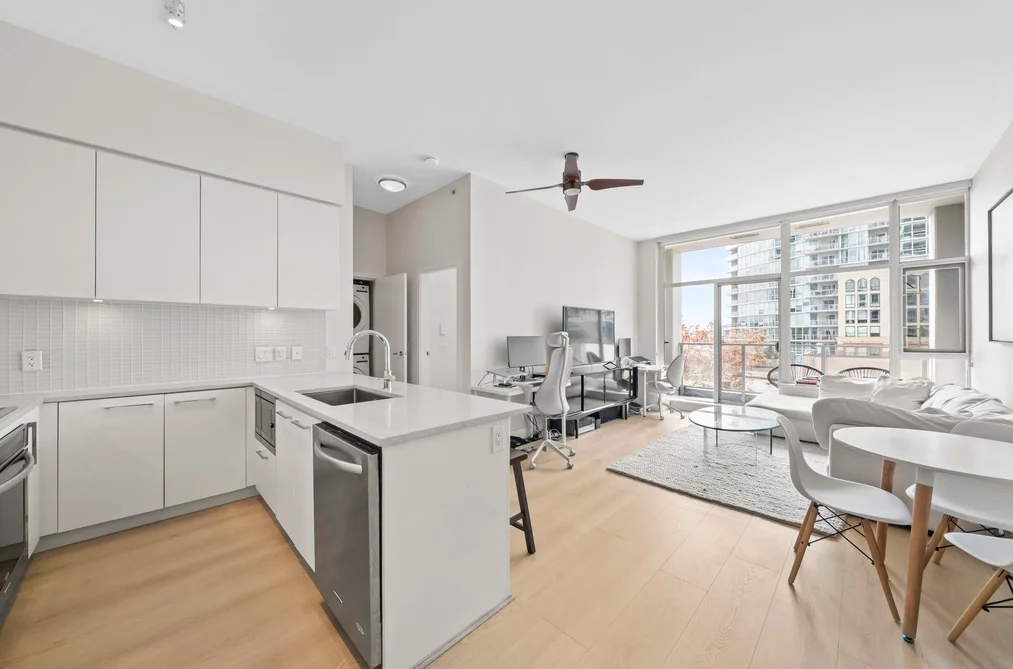 601 668 COLUMBIA STREET, New Westminster BC V3M 1A9, New Westminster BC — Residential for Sale - Photo 2