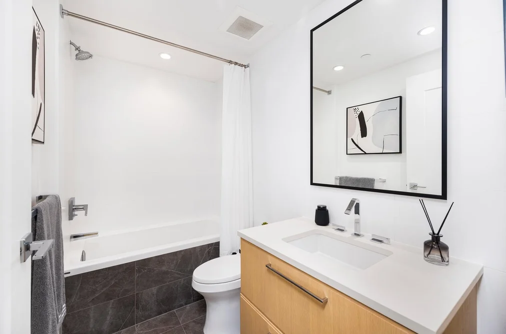 601 W 31st Avenue, Vancouver, BC - Townhouse for Sale - Photo 14 of 25 601 W 31st Avenue, Vancouver, BC - Townhouse for Sale - Photo 14 of 25
