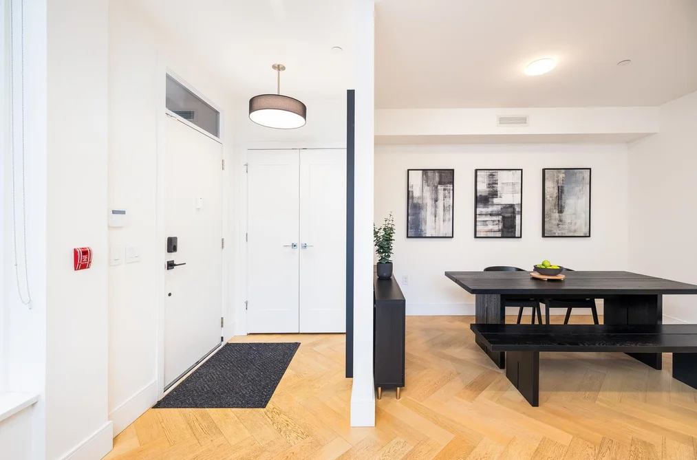 601 W 31st Avenue, Vancouver, BC - Townhouse for Sale - Photo 6 of 25 601 W 31st Avenue, Vancouver, BC - Townhouse for Sale - Photo 6 of 25