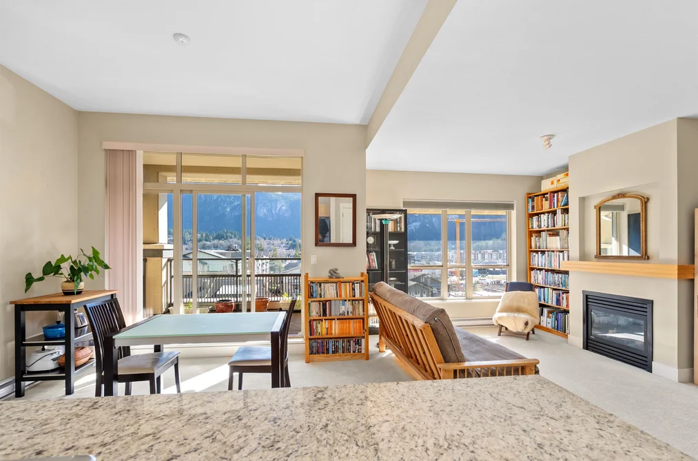 Condo for sale at 602 1211 Village Green Way Squamish British Columbia - MLS: R3095866