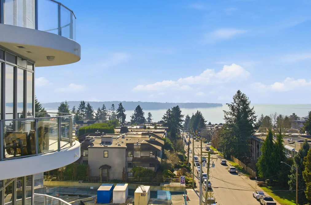 Condo for sale at 602 1500 Martin Street White Rock British Columbia - MLS: R3085687
