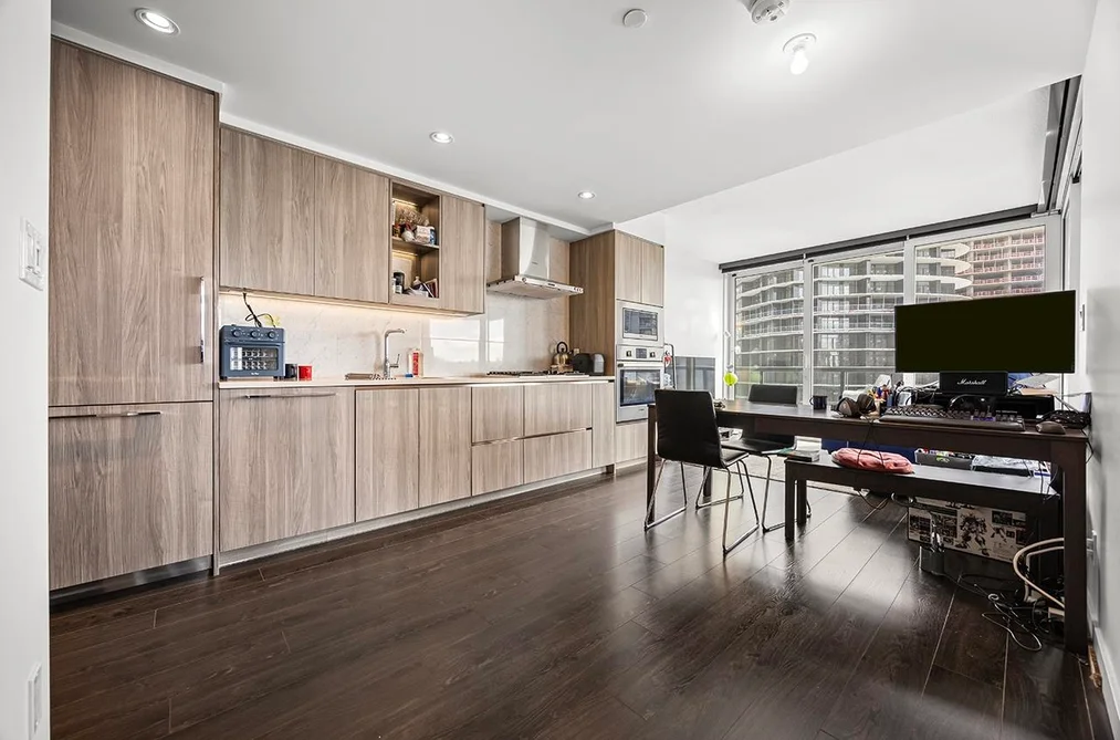 602 4730 LOUGHEED HIGHWAY, Burnaby BC V5C 0M9, Burnaby BC — Residential for Sale - Photo 2