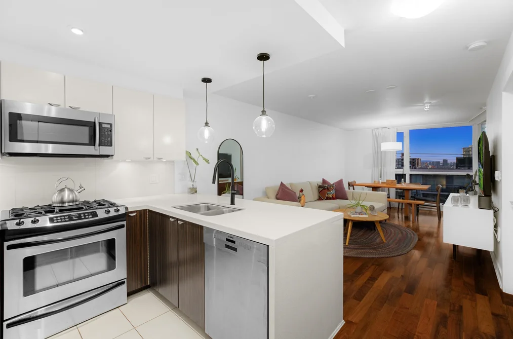 603 160 W 3RD STREET, North Vancouver BC V7M 0A9, North Vancouver BC — Residential for Sale — Photo 4 of 31