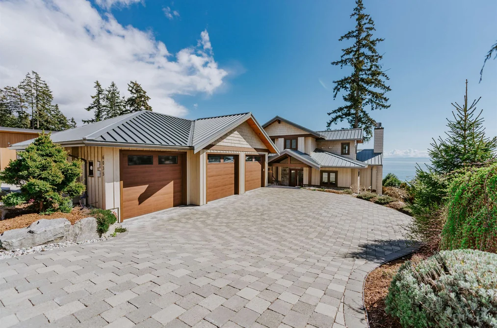 House for sale at 6035 Silverstone Lane Sechelt British Columbia - MLS: R3112481
