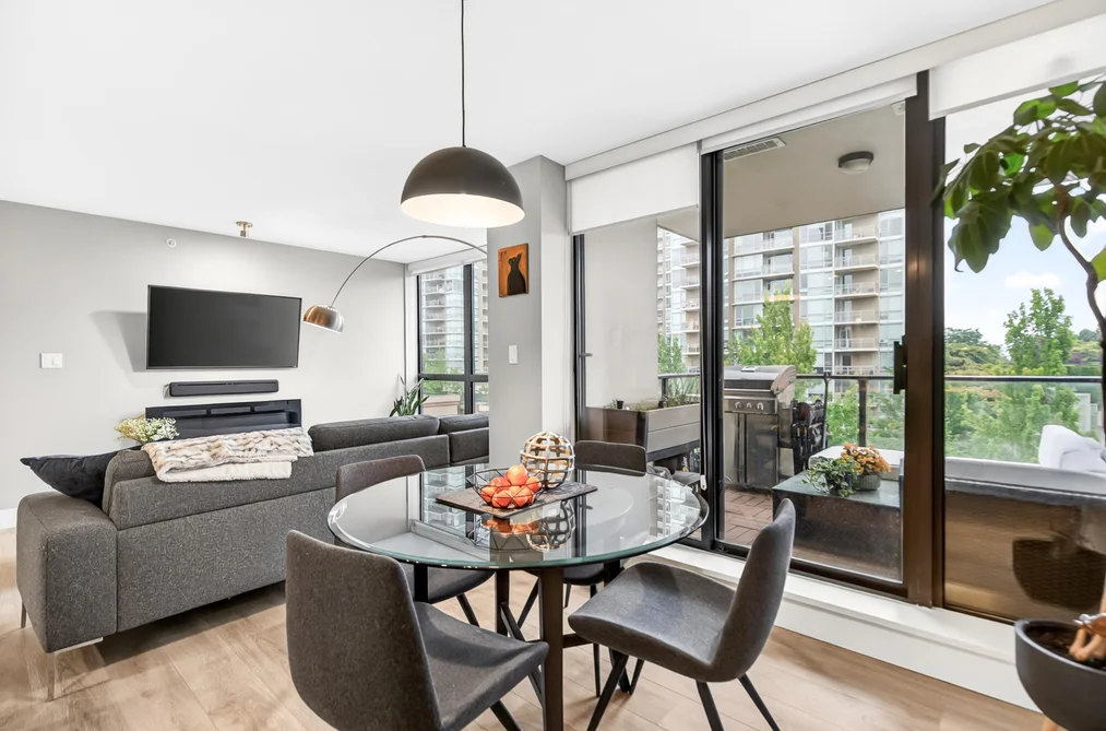 Condo for sale at 604 2959 Glen Drive Coquitlam British Columbia - MLS: R3131191
