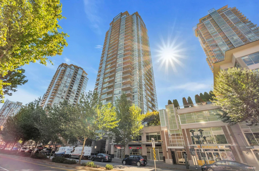 Condo for sale at 605 2968 Glen Drive Coquitlam British Columbia - MLS: R3129725
