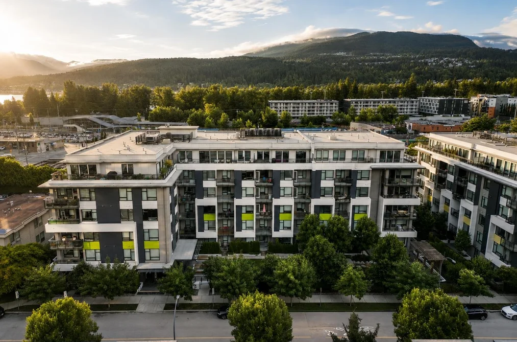 605 3018 ST GEORGE STREET, Port Moody, BC — Residential for Sale - Photo 2