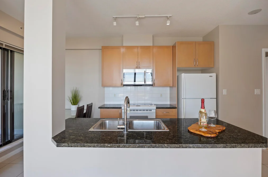 605 6833 STATION HILL DRIVE, Burnaby, BC — Residential for Sale — Photo 17 of 40