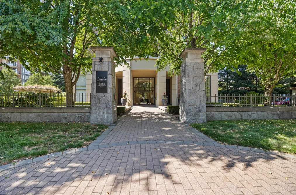 605 6833 STATION HILL DRIVE, Burnaby, BC — Residential for Sale - Photo 2