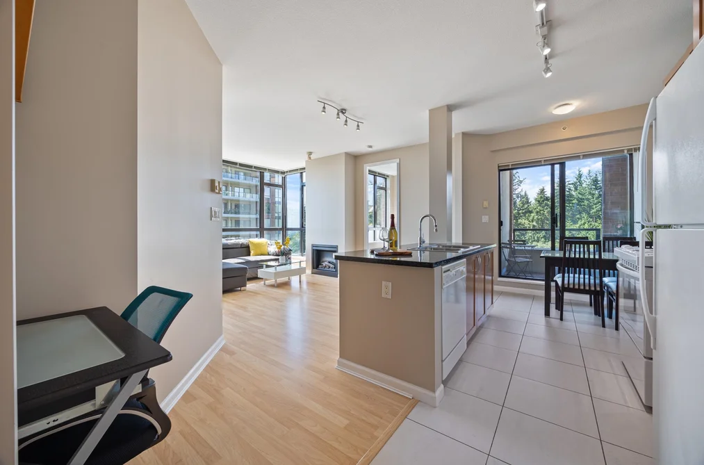605 6833 STATION HILL DRIVE, Burnaby, BC — Residential for Sale — Photo 6 of 40