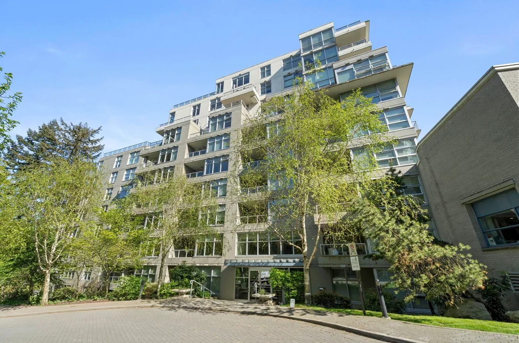 Condo for sale at 605 9262 University Crescent Burnaby British Columbia - MLS: R3120418