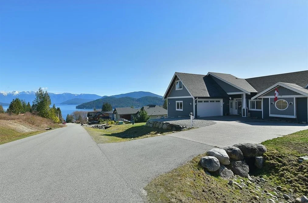 605 WOODLAND AVENUE, Gibsons BC V0N 1V1, Gibsons BC — Residential for Sale - Photo 2