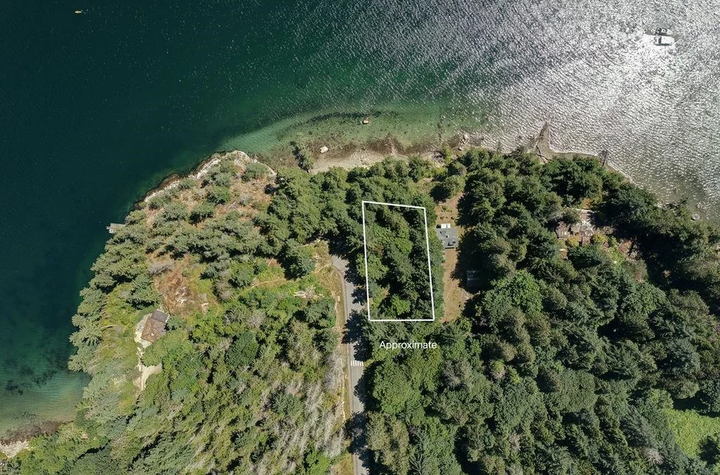 Property for sale at 6051 Kingfisher Avenue Sechelt British Columbia - MLS: R3022437