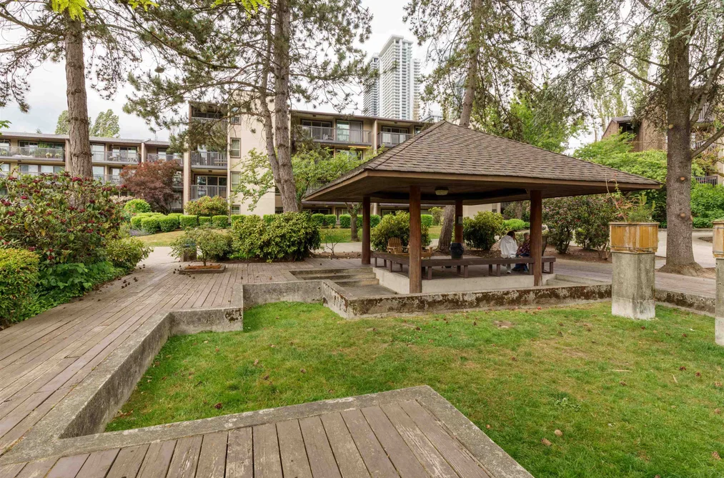 606 9867 MANCHESTER DRIVE, Burnaby BC V3N 4P6, Burnaby BC — Residential for Sale - Main Photo