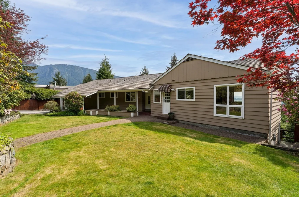 House for sale at 606 Hawstead Place West Vancouver British Columbia - MLS: R3119855