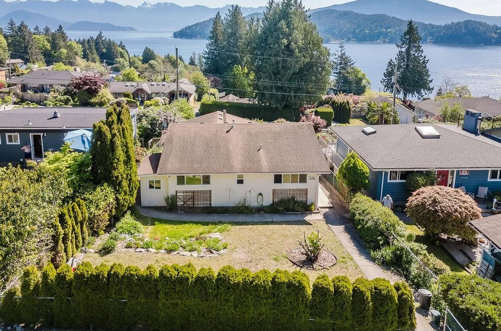 House for sale at 606 Martin Road Gibsons British Columbia - MLS: R3120390