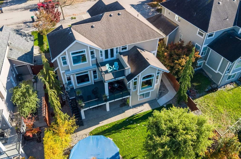6061 163 Street, Surrey, BC - House for Sale - Photo 3 of 40 6061 163 Street, Surrey, BC - House for Sale - Photo 3 of 40
