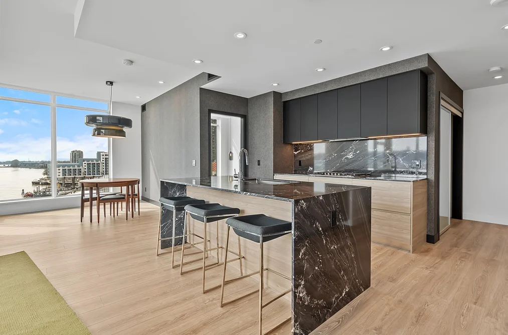 608 680 QUAYSIDE DRIVE, New Westminster BC V3M 0P2, New Westminster BC — Residential for Sale - Photo 2