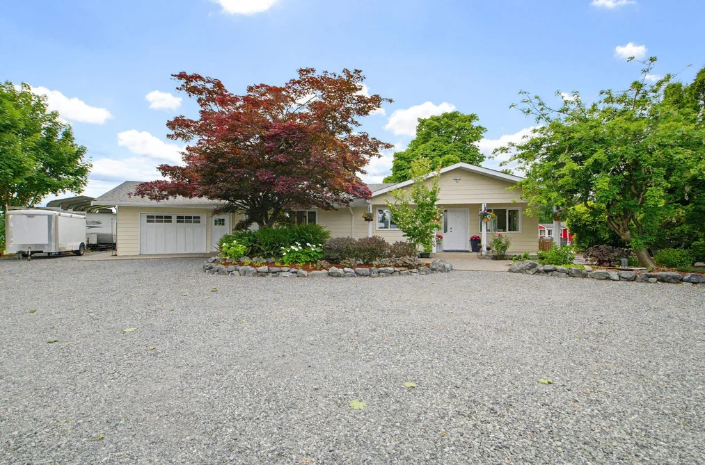 6085 BRADNER ROAD, Abbotsford BC V4X 2C7, Abbotsford BC — Residential for Sale - Photo 2