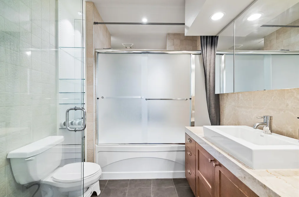 609 1333 GEORGIA STREET, Vancouver BC V6E 4V3, Vancouver BC — Residential for Sale — Photo 8 of 18