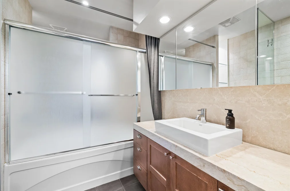 609 1333 GEORGIA STREET, Vancouver BC V6E 4V3, Vancouver BC — Residential for Sale — Photo 9 of 18