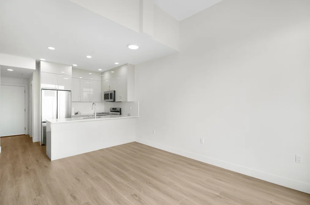 609 15739 FRASER HIGHWAY, Surrey BC V4N 6V4, Surrey BC — Residential for Sale - Photo 2