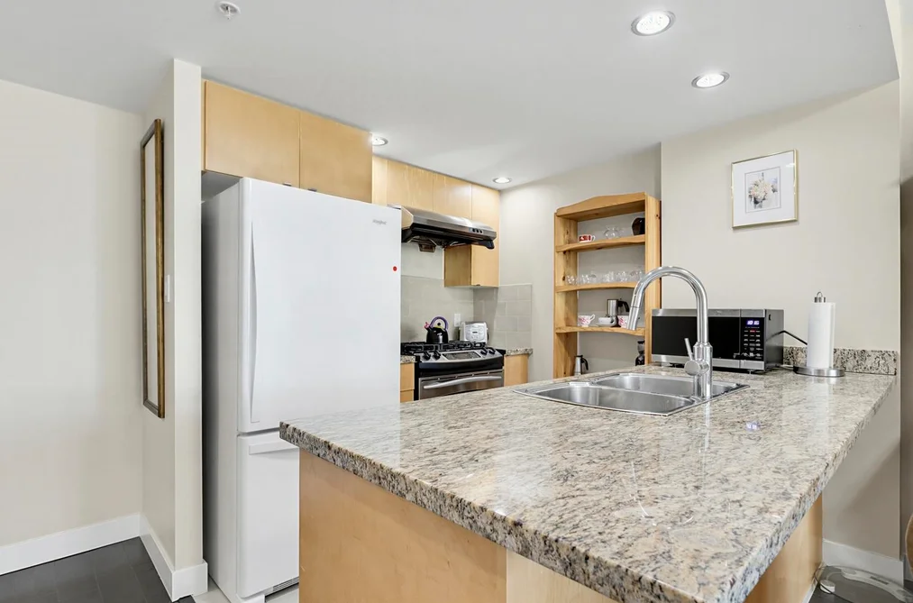 609 9180 HEMLOCK DRIVE, Richmond, BC — Residential for Sale — Photo 6 of 35