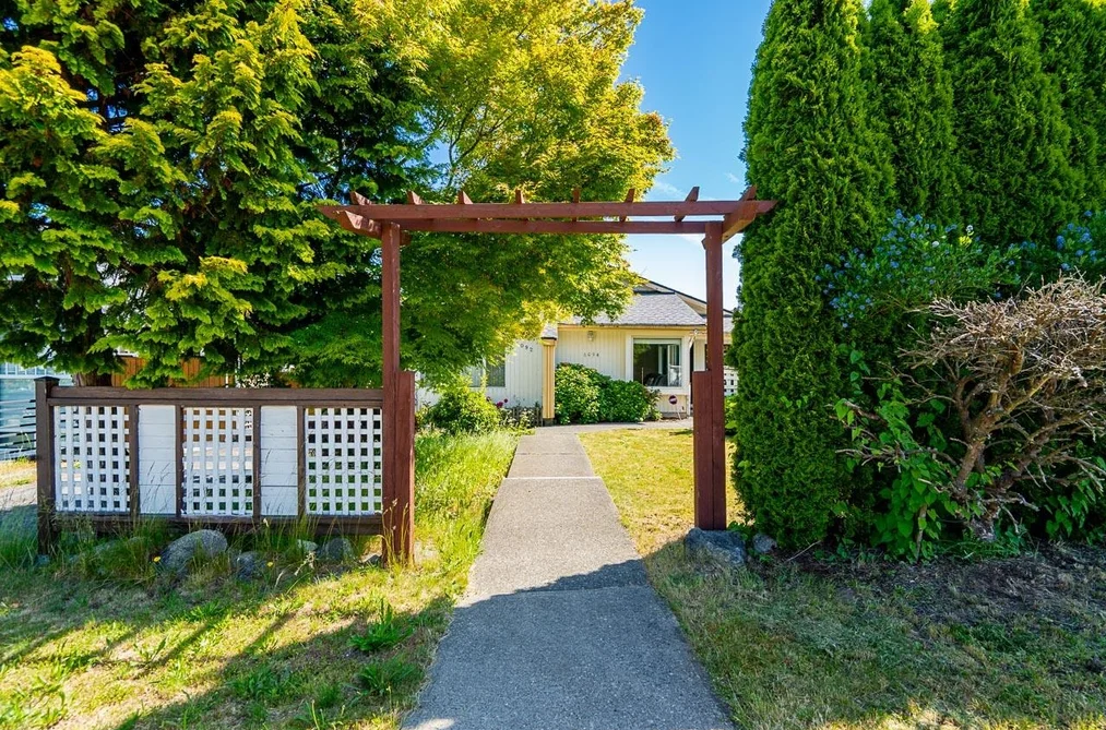 Half Duplex for sale at 6094 Walker Avenue Burnaby British Columbia - MLS: R3098216
