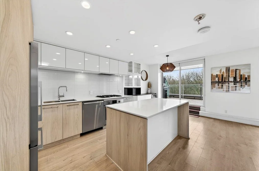 610 680 SEYLYNN CRESCENT, North Vancouver BC V7J 0B5, North Vancouver BC — Residential for Sale - Photo 3