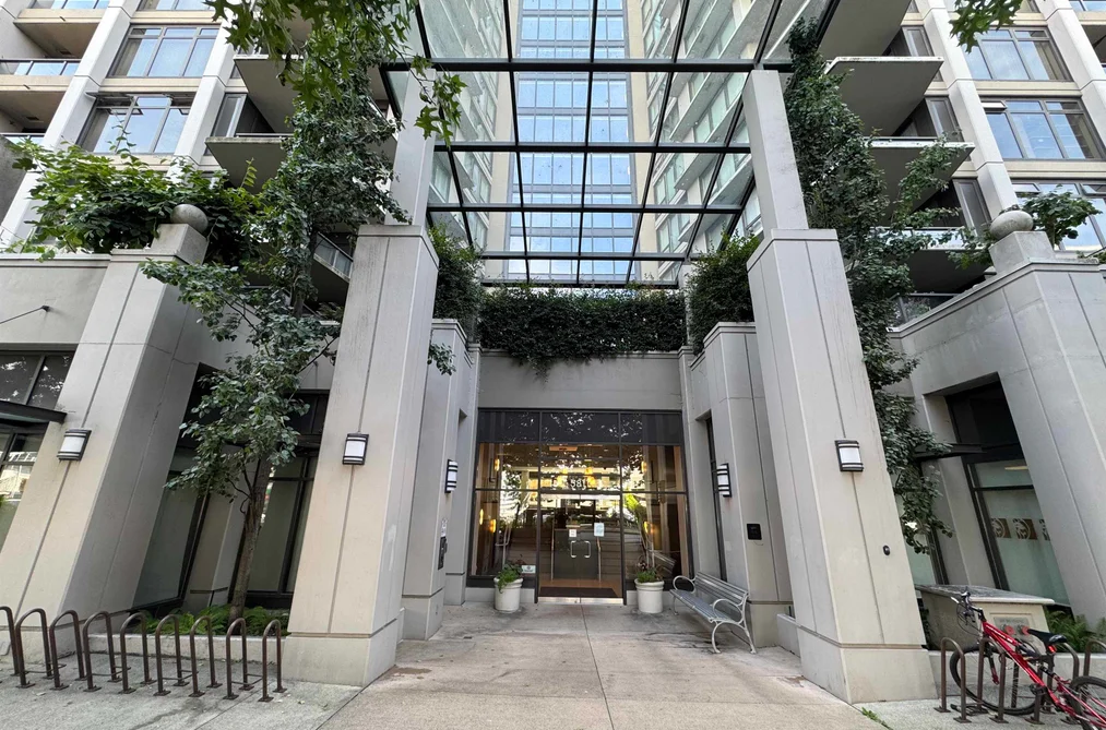 Condo for sale at 612 5811 No. 3 Road Richmond British Columbia - MLS: R3125262