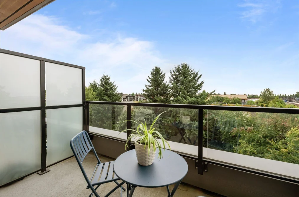 612-7588 16th Street, Burnaby, BC - Condo for Sale - Photo 11 of 20 612-7588 16th Street, Burnaby, BC - Condo for Sale - Photo 11 of 20