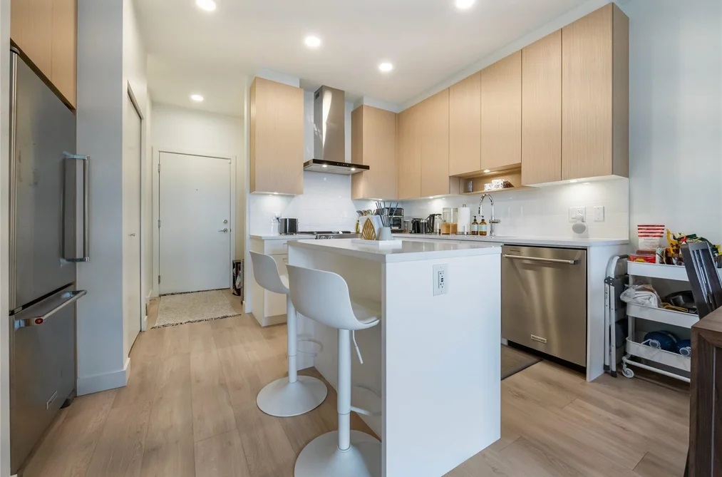 612-7588 16th Street, Burnaby, BC - Condo for Sale - Photo 4 of 20 612-7588 16th Street, Burnaby, BC - Condo for Sale - Photo 4 of 20