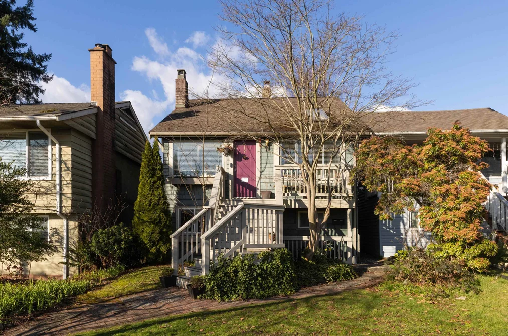 House for sale at 612 E 4th Street North Vancouver British Columbia - MLS: R3113788