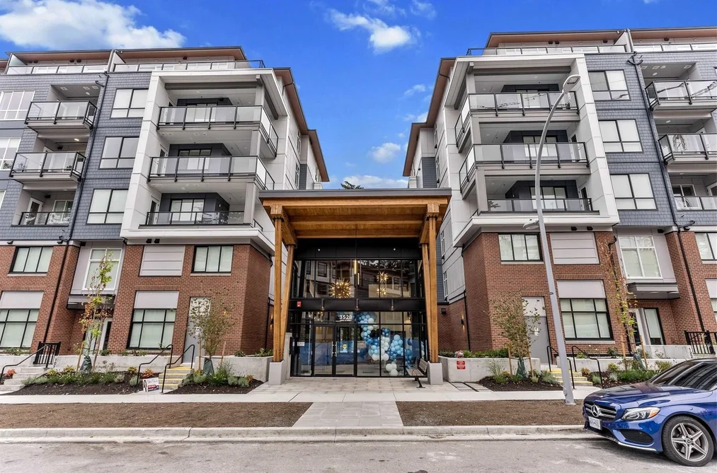 Condo for sale at 615 3528 146a Street Surrey British Columbia - MLS: R3078136