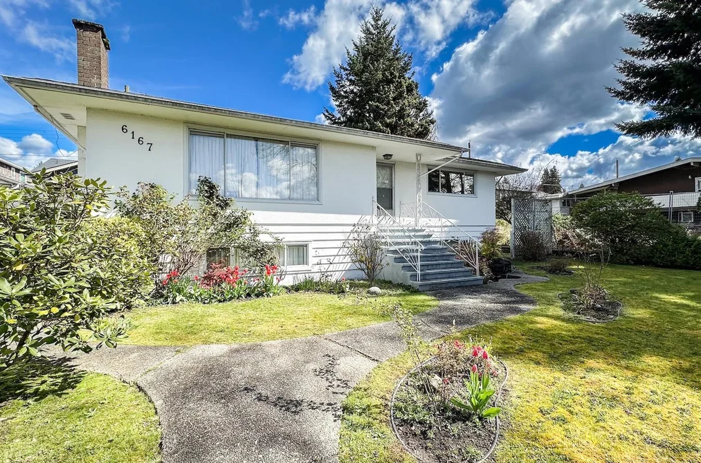 House for sale at 6167 Broadway Burnaby British Columbia - MLS: R3119288