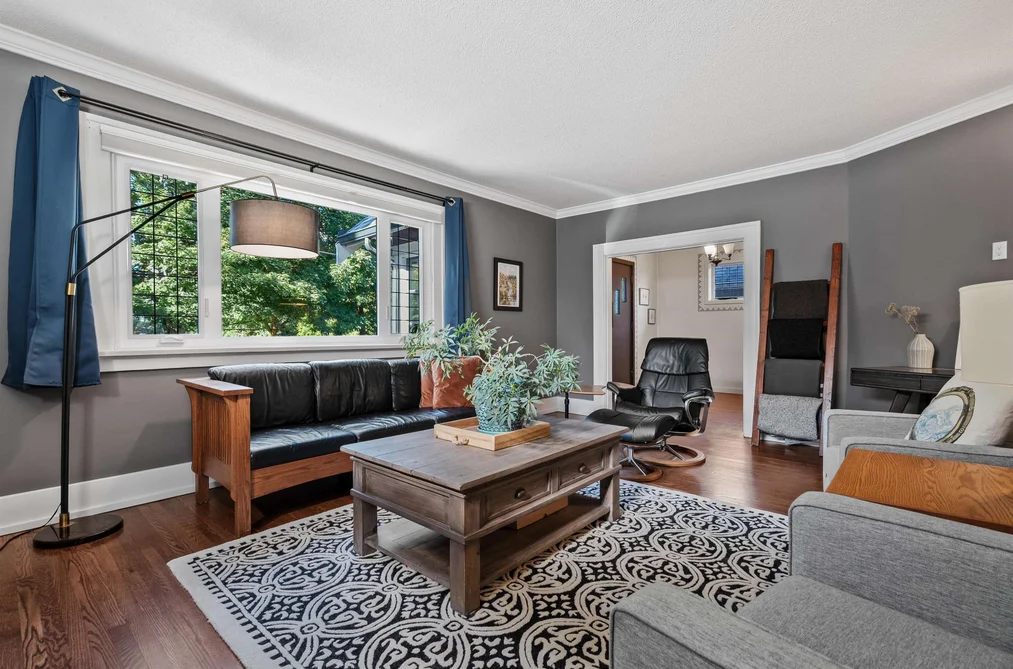 617 Fifth Street, New Westminster, BC - MLS: R3172815 - Photo 4 617 Fifth Street, New Westminster, BC - MLS: R3172815 - Photo 4