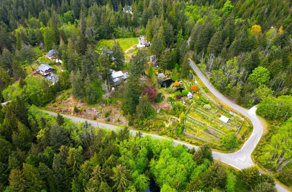 620 LAURA ROAD, Bowen Island BC V0N 1G2, Bowen Island BC — Residential for Sale - Photo 2