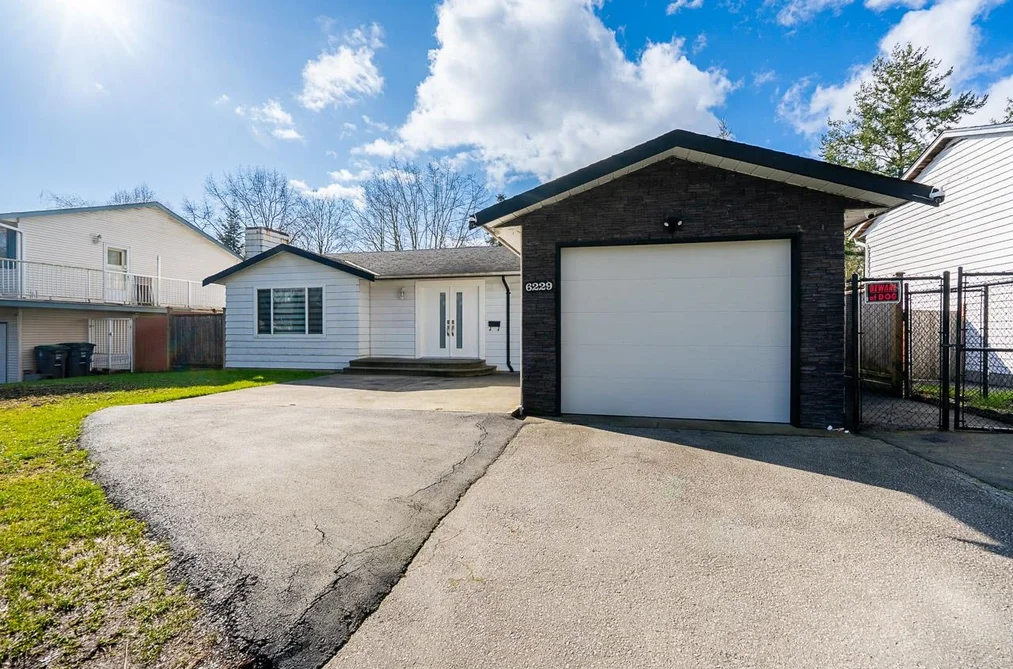 House for sale at 6229 174b Street Surrey British Columbia - MLS: R3098264