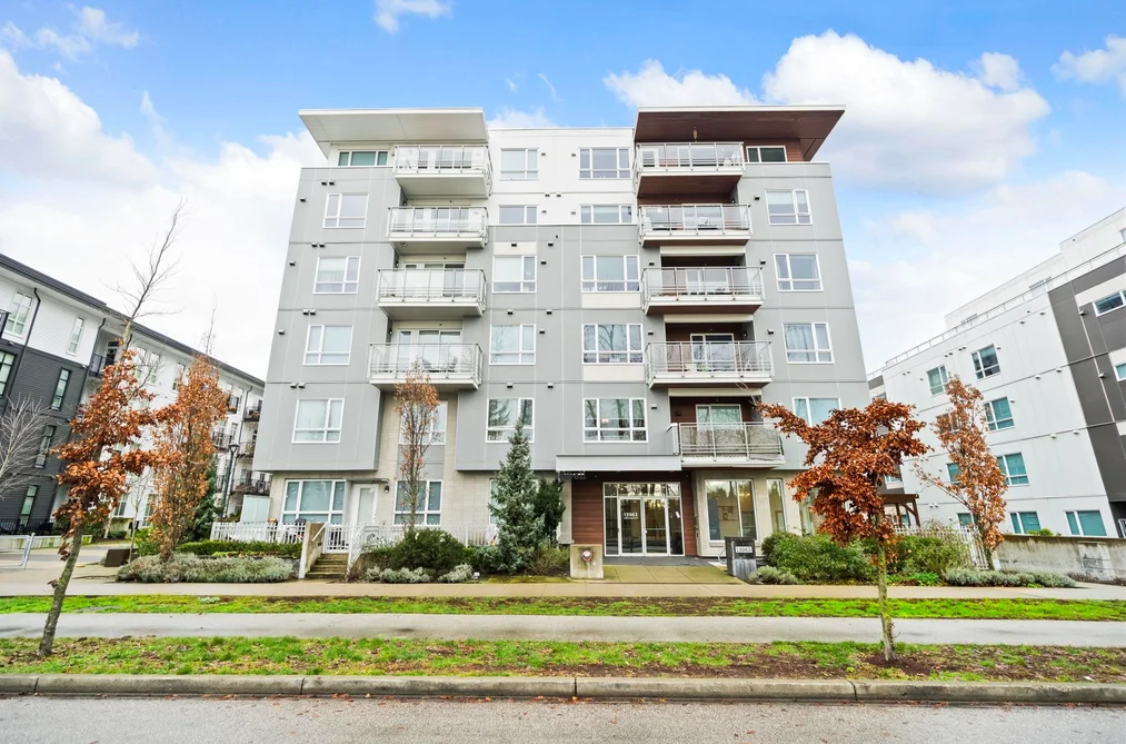 Condo for sale at 623 13963 105 Boulevard Surrey British Columbia - MLS: R3075927