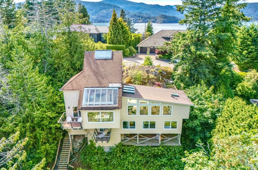 House for sale at 6236 Summit Avenue West Vancouver British Columbia - MLS: R3136300