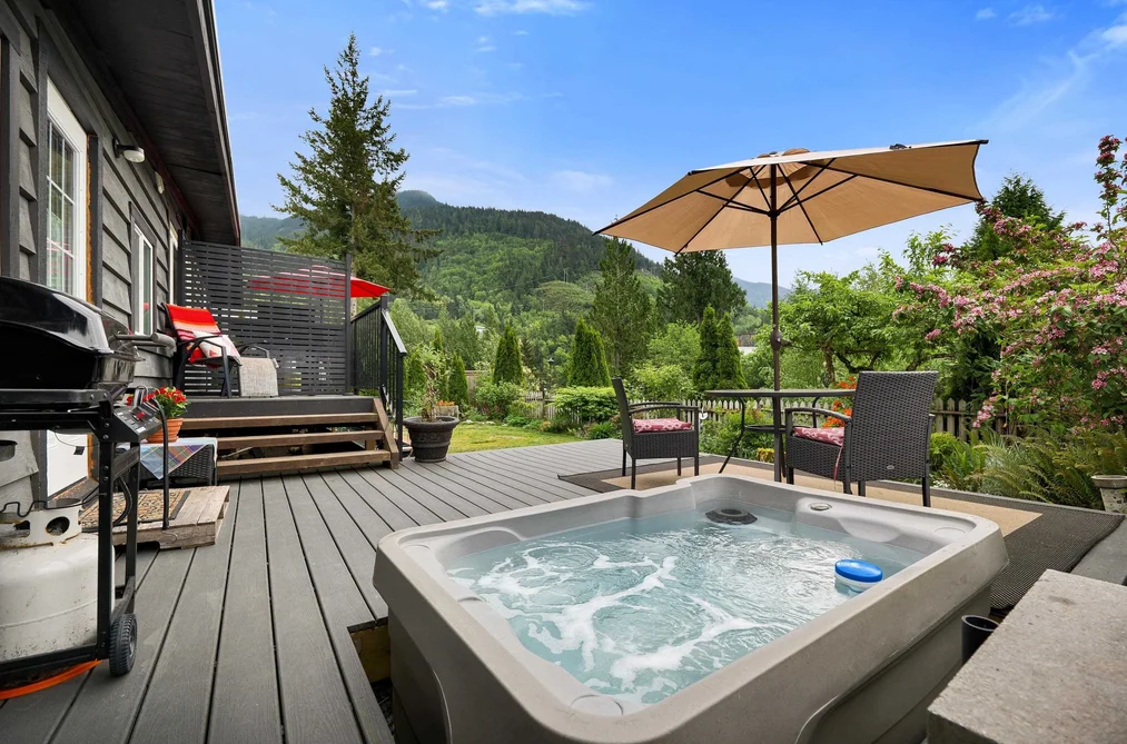 624 LOWER CRESCENT, Britannia Beach BC V8B 1J1, Britannia Beach BC — Residential for Sale - Photo 2