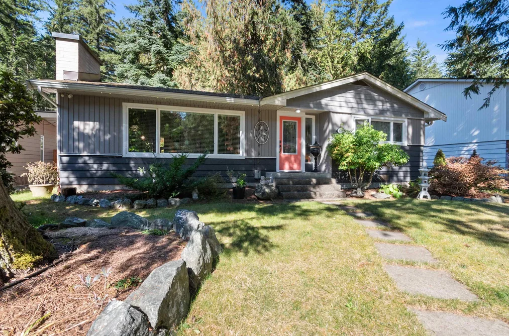 House for sale at 624 Mountain View Road Cultus Lake British Columbia - MLS: R3166841