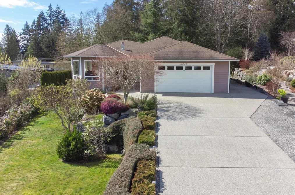 6249 BAILLIE ROAD, Sechelt BC V7Z 0R5, Sechelt BC — Residential for Sale - Photo 2