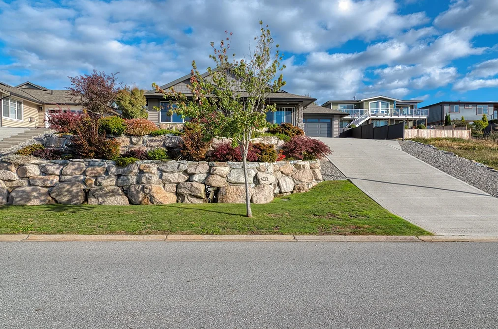 6252 ORACLE ROAD, Sechelt BC V7Z 0N7, Sechelt BC — Residential for Sale - Photo 2