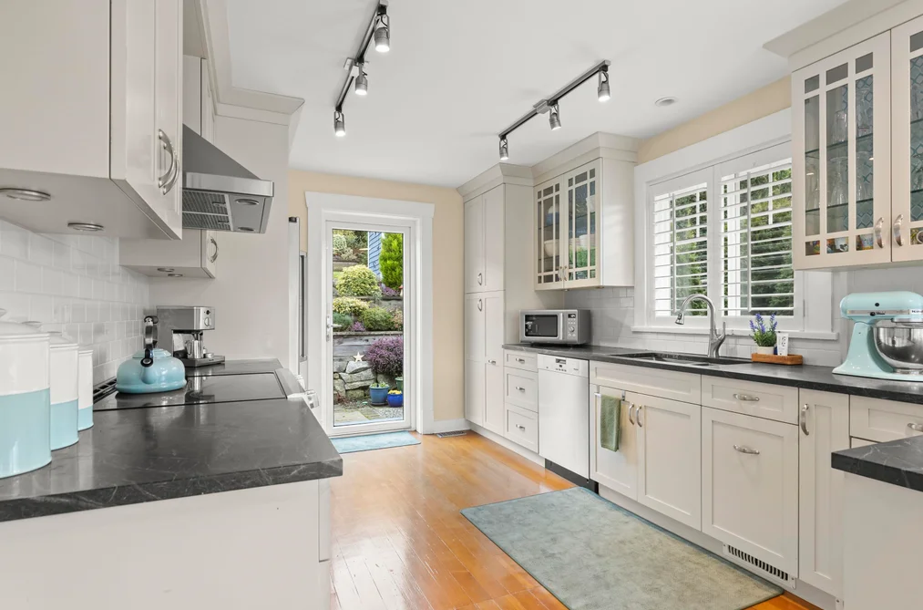 6252 WELLINGTON AVENUE, West Vancouver BC V7W 2H4, West Vancouver BC — Residential for Sale — Photo 16 of 40