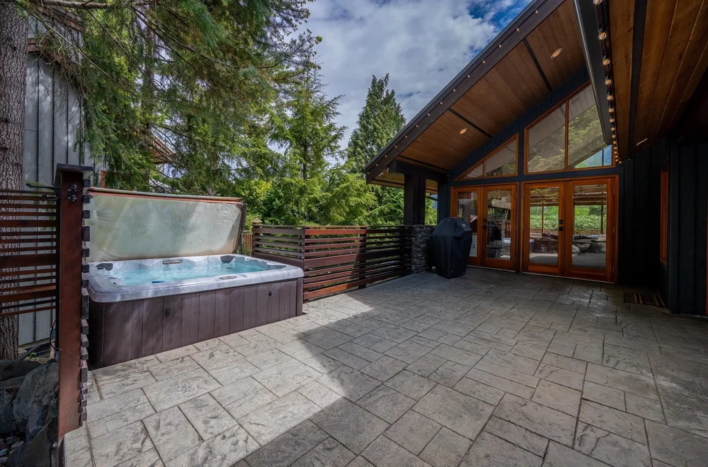 6260 BISHOP WAY, Whistler BC V8E 0C6, Whistler BC — Residential for Sale - Photo 2