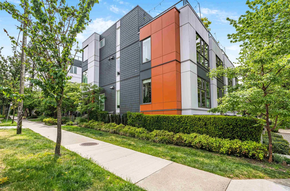 Townhouse for sale at 627 Victoria Drive Vancouver British Columbia - MLS: R3122995