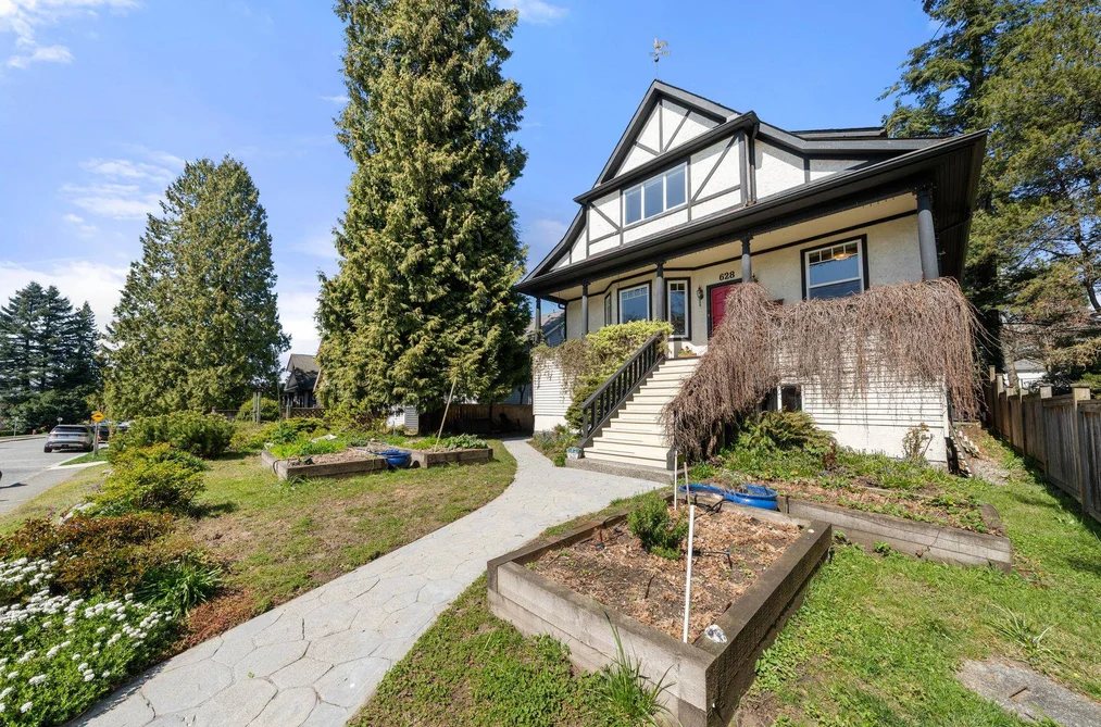 House for sale at 628 E 5th Street North Vancouver British Columbia - MLS: R3111195