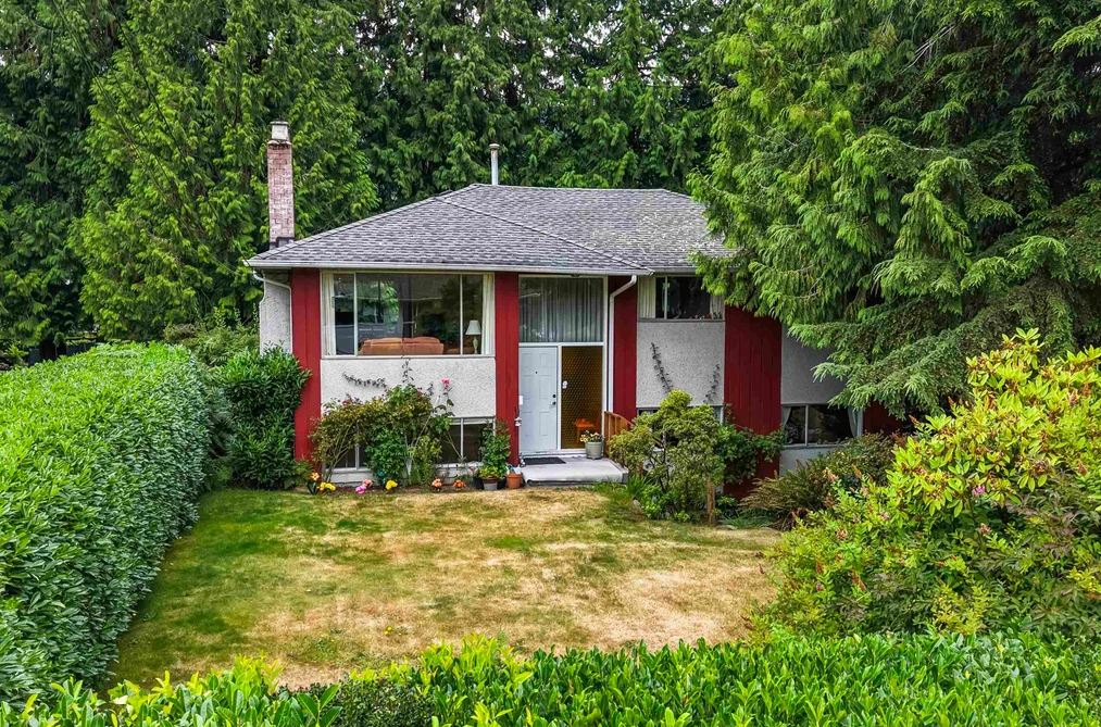 House for sale at 628 E St. James Road North Vancouver British Columbia - MLS: R3148660
